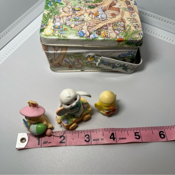 Hallmark Vintage Mini Easter Figures LOT With Easter Bunny Metal Case Holiday - Picture 5 of 6